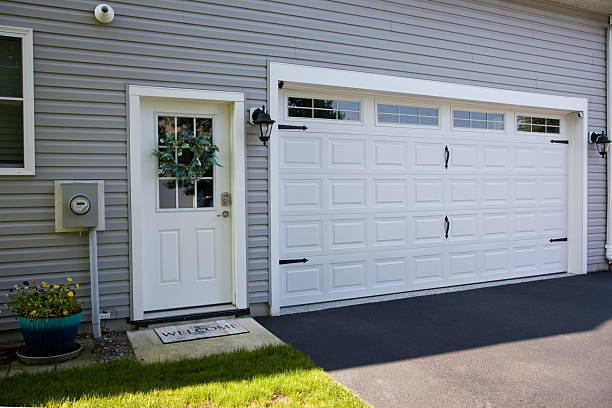 24/7 Emergency Garage Door Panel Replacement experts in Travis County County, TX